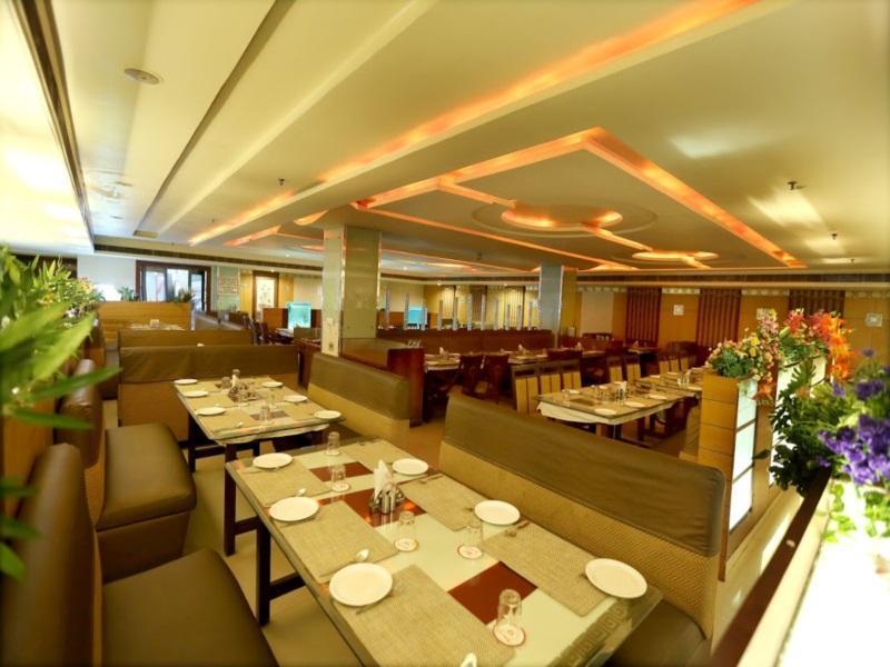 Hotel Sitara Grand Hyderabad Ngoại thất bức ảnh